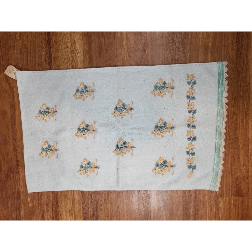 Vintage NWT Dundee Blue Floral Cotton Hand Towel Lace Trim
